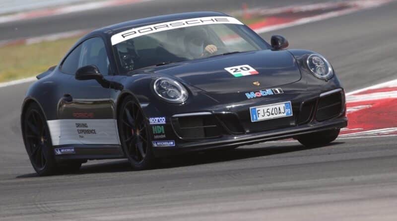 Porsche 911 GTS 150