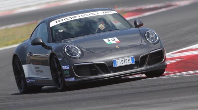 Porsche 911 GTS 158
