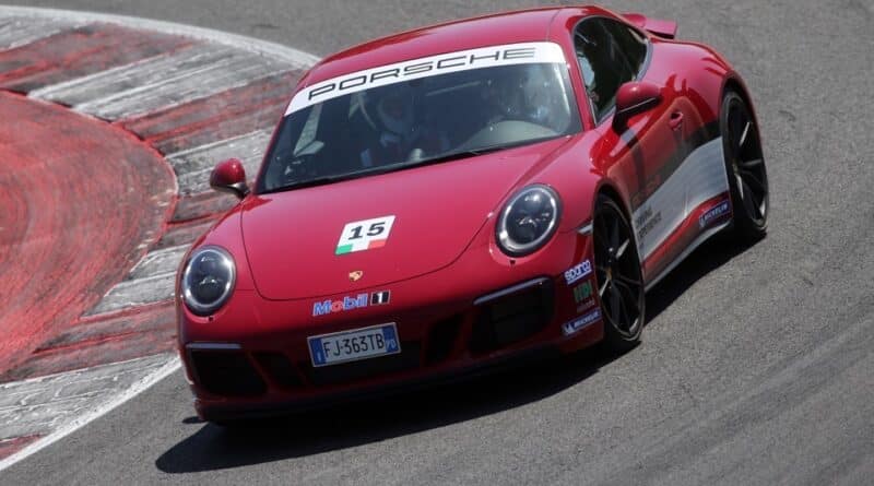 Porsche 911 GTS 61