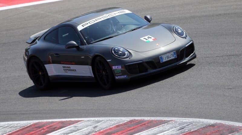 Porsche 911 GTS 75