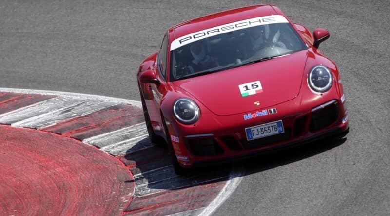 Porsche 911 GTS 83
