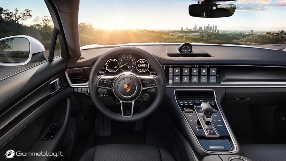 Porsche Panamera 4 E Hybrid 0