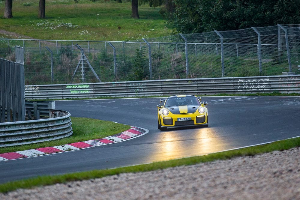 Porsche GT2 RS: Record, al Nurburgring gira in 6 minuti e 47,3 secondi 24