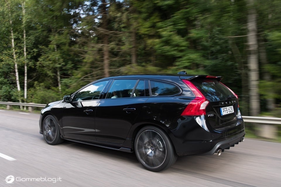 Volvo S60 e V60 Polestar: 367 CV, Aerodinamica Evoluta e Fibra di Carbonio 31