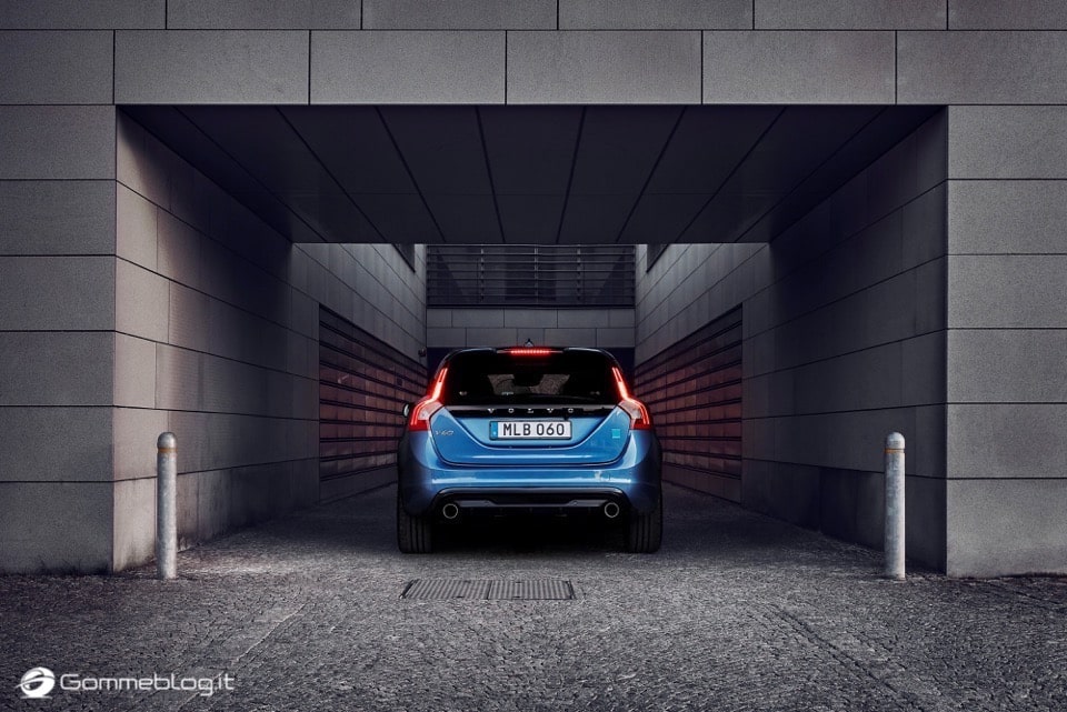 Volvo S60 e V60 Polestar: 367 CV, Aerodinamica Evoluta e Fibra di Carbonio 17