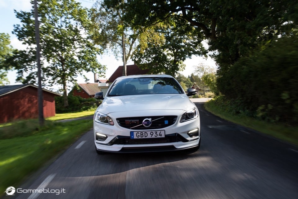 Volvo S60 e V60 Polestar: 367 CV, Aerodinamica Evoluta e Fibra di Carbonio 34