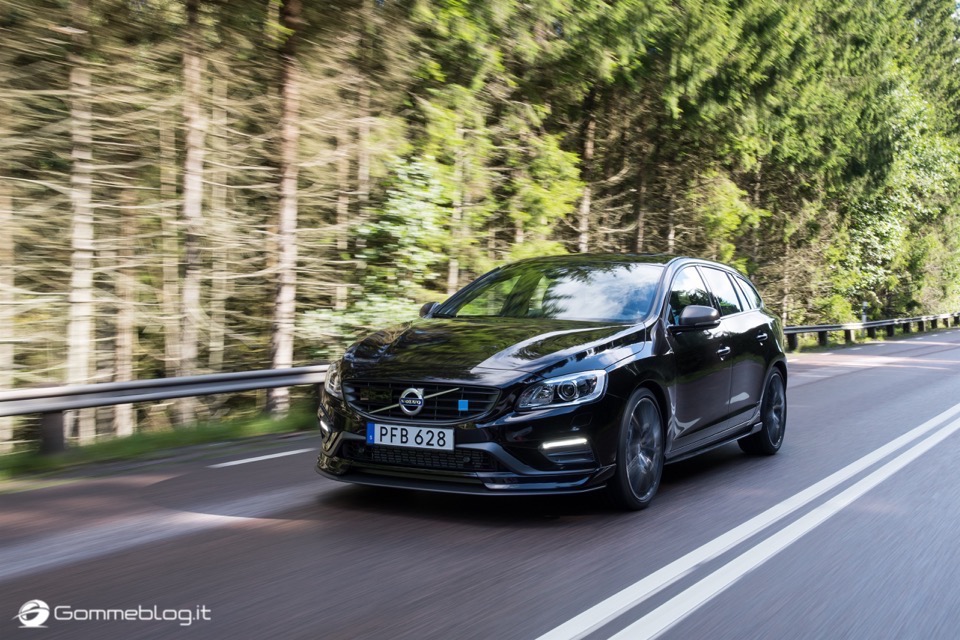 Volvo S60 e V60 Polestar: 367 CV, Aerodinamica Evoluta e Fibra di Carbonio 97