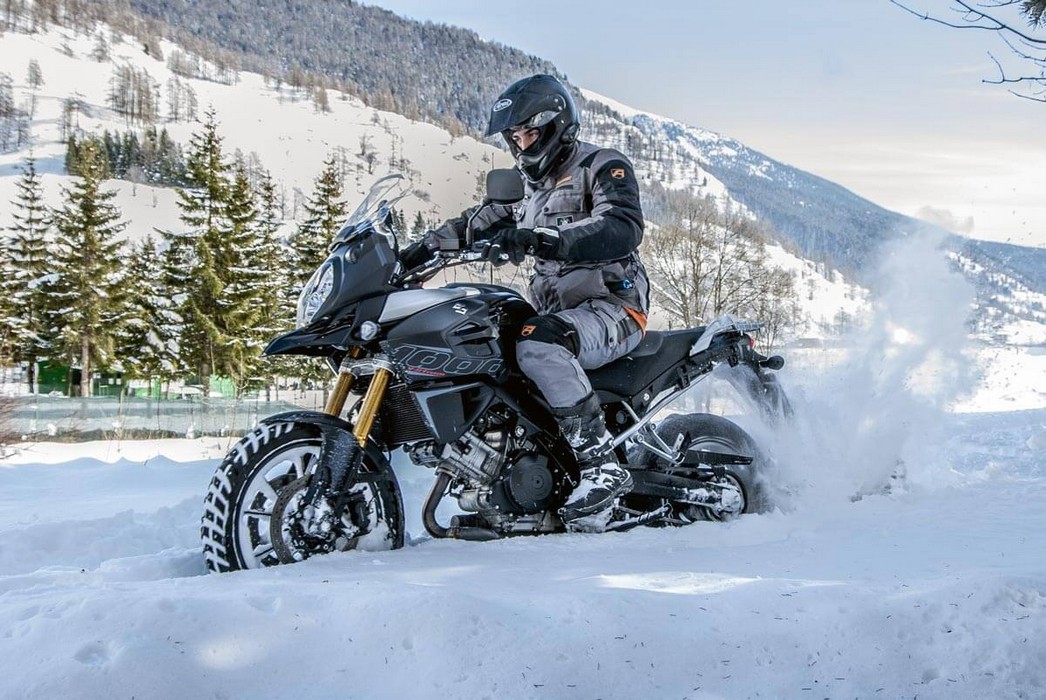 Guidare la moto in inverno, grazie a Metzeler si può