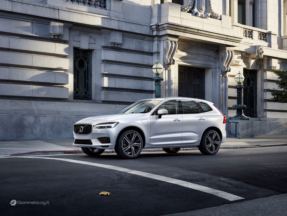 Volvo XC60 T8 Twin Engine: il SUV di lusso Hybrid da 407 CV [VIDEO] 21