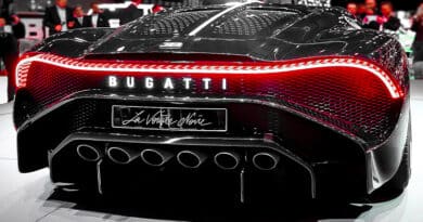 Bugatti "La Voiture Noire": la Supercar da 16.7 Milioni di Euro 12