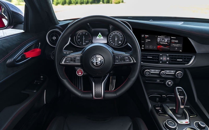 Alfa Romeo Giulia GTA: Focus su Tecnica e Performance 10
