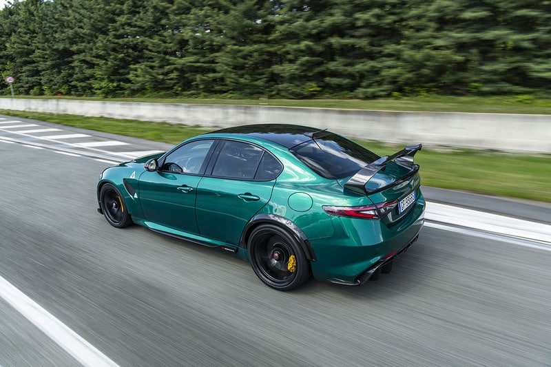 Alfa Romeo Giulia GTA: Focus su Tecnica e Performance 9