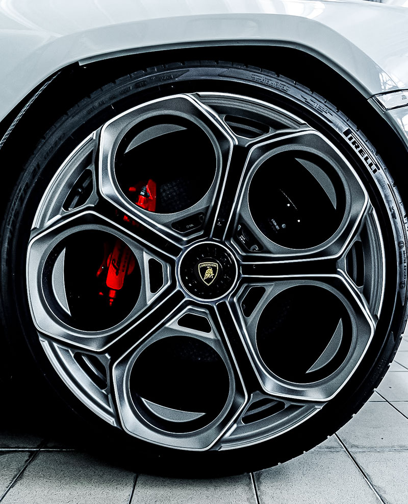Pirelli e Lamborghini Countach 3