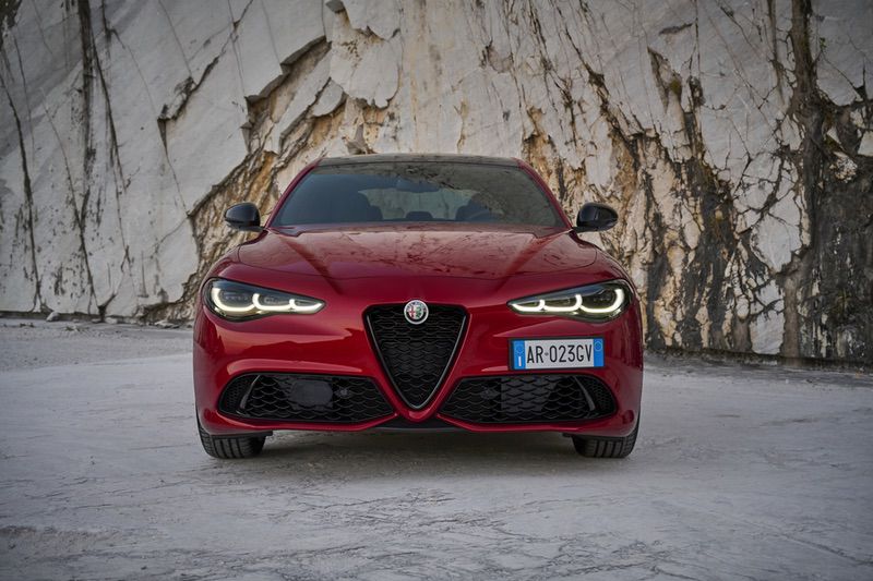 Alfa Romeo Giulia Stelvio 2023 02