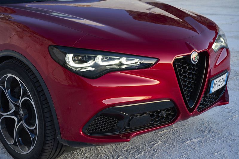 Alfa Romeo Giulia Stelvio 2023 12