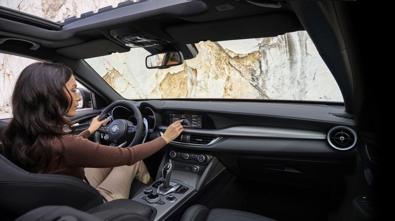 Alfa Romeo Giulia Stelvio 2023 14