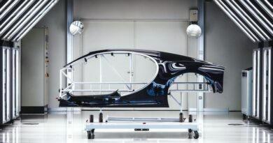 Bugatti: Come si Realizza la Vernice Perfetta 6