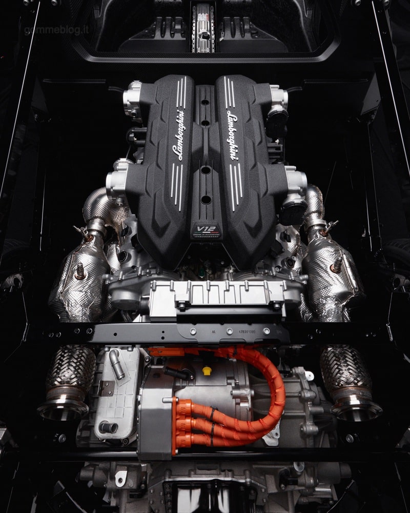 Lamborghini V12 LB744