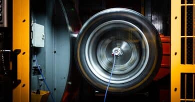 Pirelli High Speed Testing Machine: Test gomme fino a 500 Km/h in Laboratorio 4