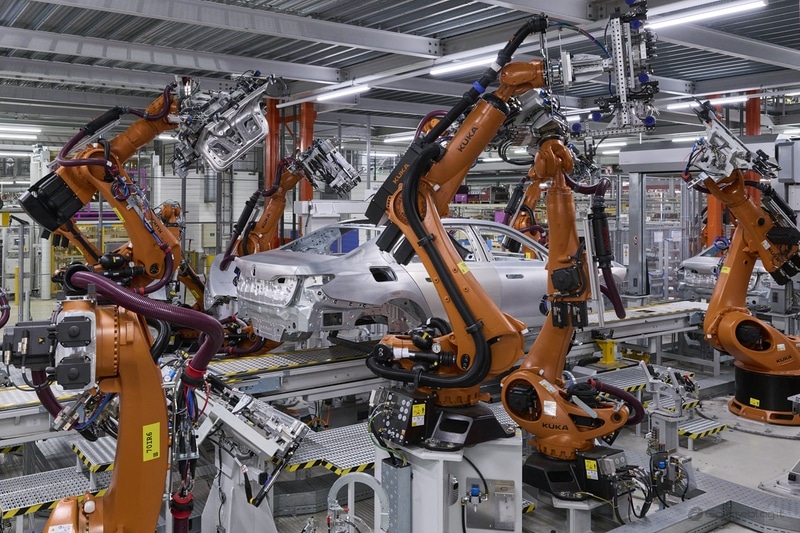 Robot KUKA: Come nascono le Auto nelle Mega Fabbrica BMW