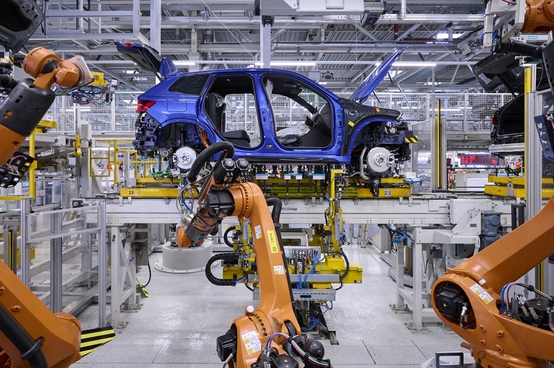 Robot KUKA: Come nascono le Auto nelle Mega Fabbrica BMW