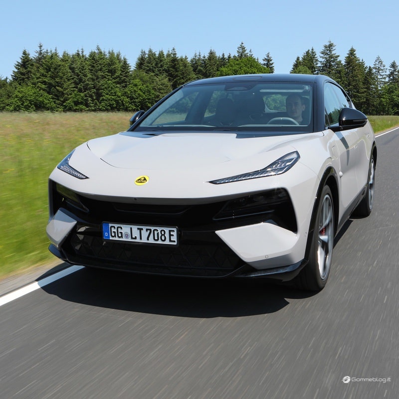 Pirelli Lotus Eletre road