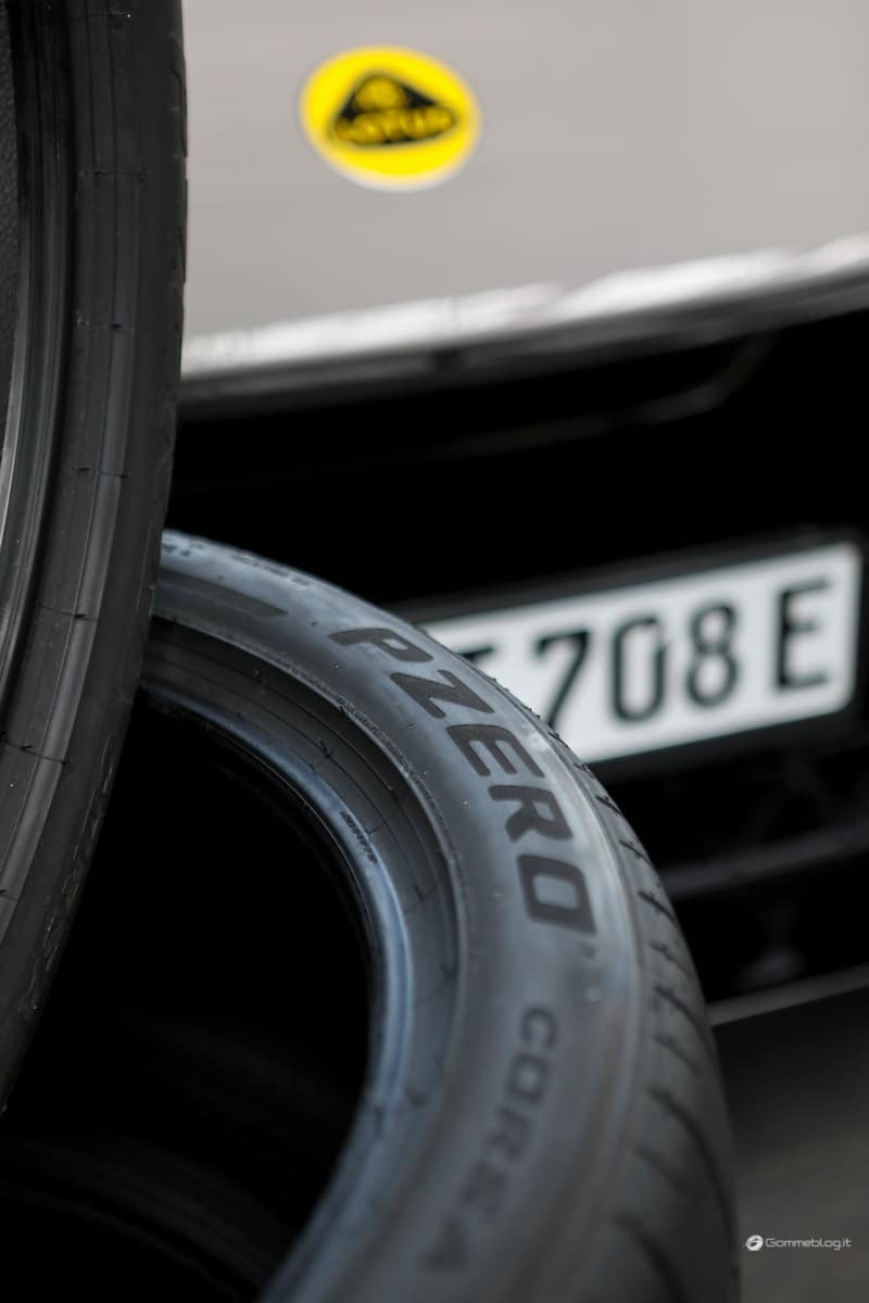 Pneumatici Pirelli Elect sull’hyper-Suv Lotus Eletre 7