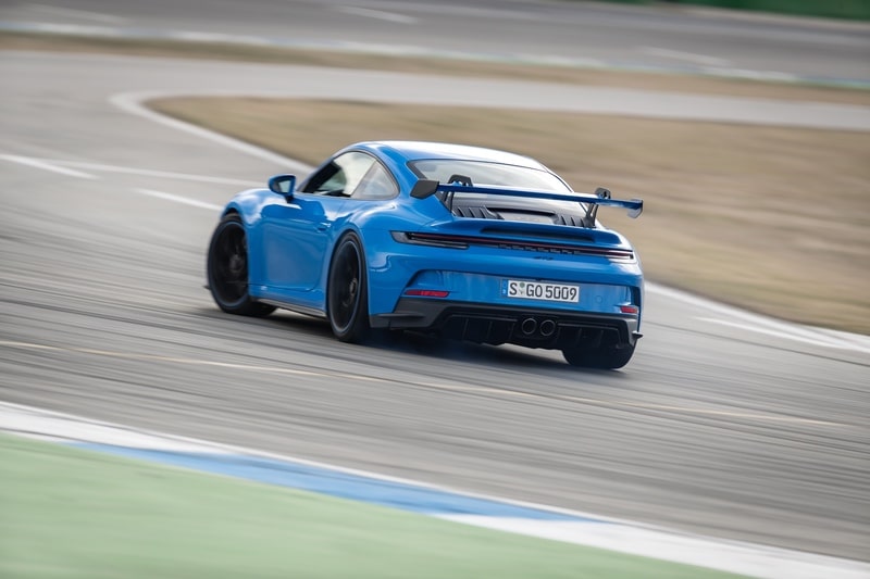 Porsche 911 GT3: Focus su Tecnica e Performance 26