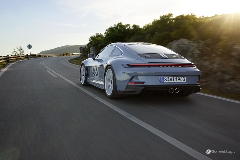 Porsche 911 S/T: una GT3 RS in veste Touring 12