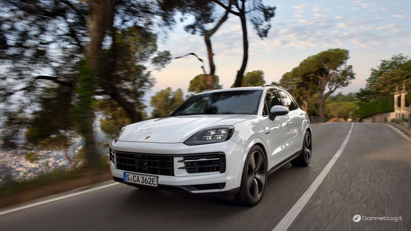 Nuova Porsche Cayenne E-Hybrid: 519 CV e 750 Nm di Coppia 1