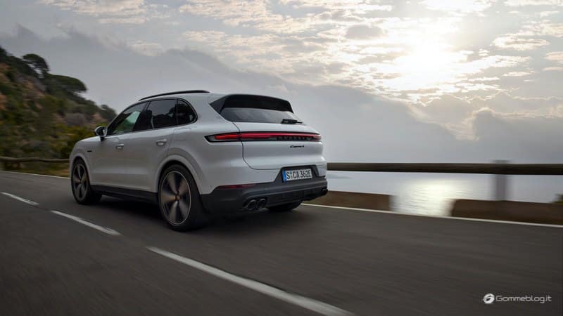 Nuova Porsche Cayenne E-Hybrid: 519 CV e 750 Nm di Coppia 4