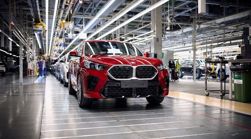 La nuova BMW X2 esce dalla linea di assemblaggio a Regensburg 3