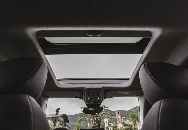 JEEP AVENGER 2024 01