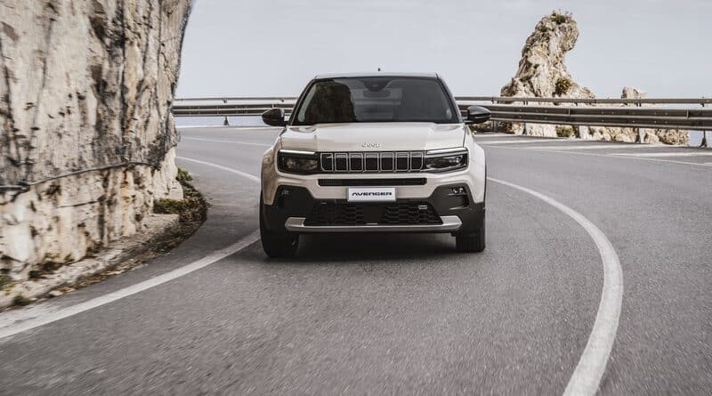 Nuova Jeep Avenger e-Hybrid: 1.2T MHEV, cambio automatico doppia frizione e motore elettrico 11