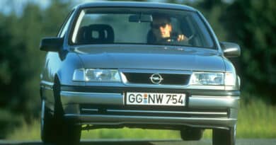 Opel Vectra V6: 30 Anni fa, nel 1993 il V6 entrava in gamma su Opel Vectra 5