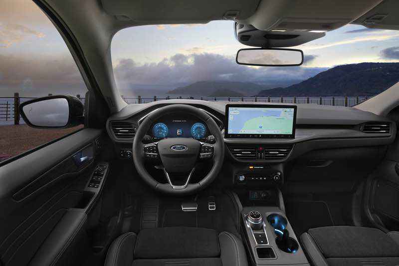 Nuova Ford Kuga 2024 - novità nel design, tecnologia e motori ibridi 6