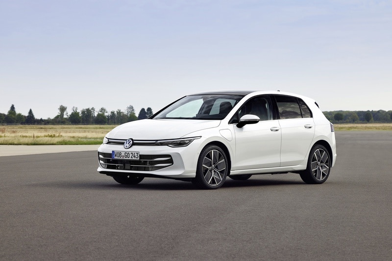 Nuova Golf RESTYLING (8.5): Volkswagen rivoluziona gli Interni e l'Ibrido 5