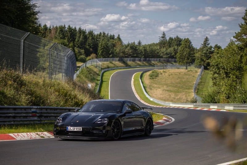 - 26 Secondi al Nurburgring: La nuova Porsche Taycan VOLA !!! 4