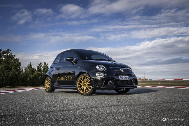 Nuova Abarth 695 75° Anniversario: edizione limitata in soli 1.368 esemplari 7