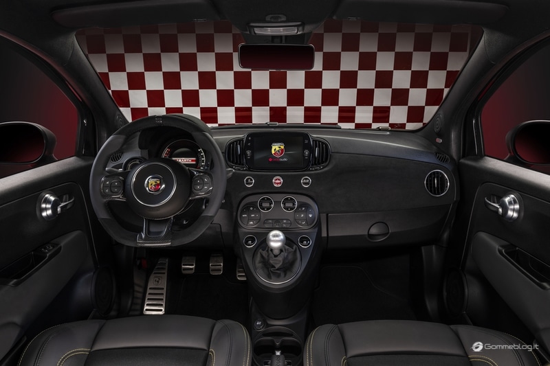 Nuova Abarth 695 75° Anniversario: edizione limitata in soli 1.368 esemplari 6