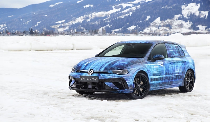 Nuova Volksagen Golf R 2024: mimetizzata, con trazione integrale e inconfondibilmente R 10