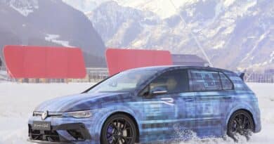 Nuova Volksagen Golf R 2024: mimetizzata, con trazione integrale e inconfondibilmente R 13