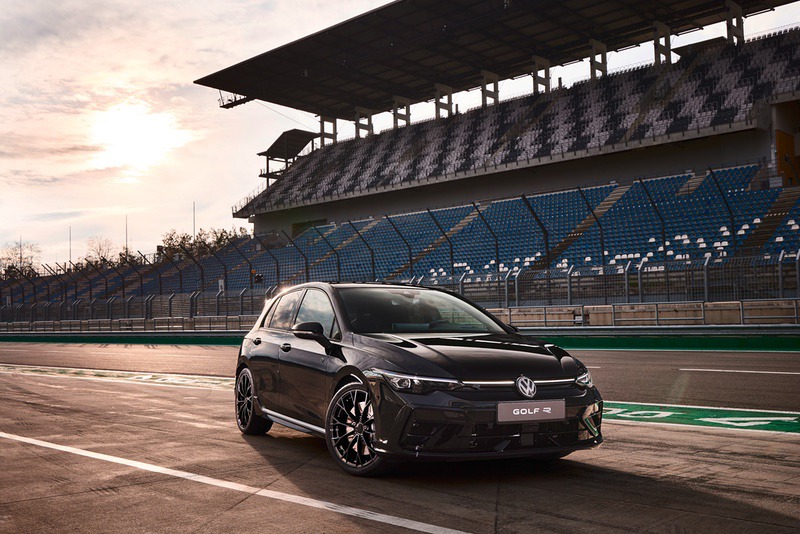Volkswagen Golf R e R Black Edition 0006