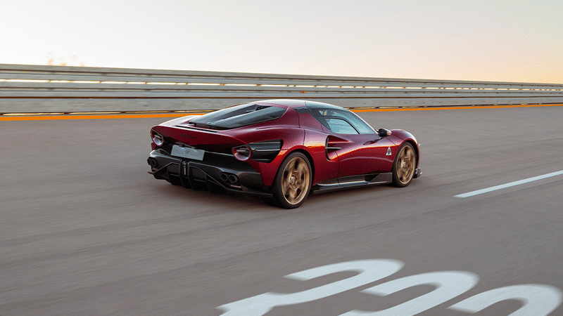 ALFA ROMEO 33 STRADALE 4