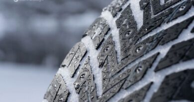 Nokian Hakkapeliitta 01: Ingegnoso pneumatico invernale con chiodi Retrattili Intelligenti