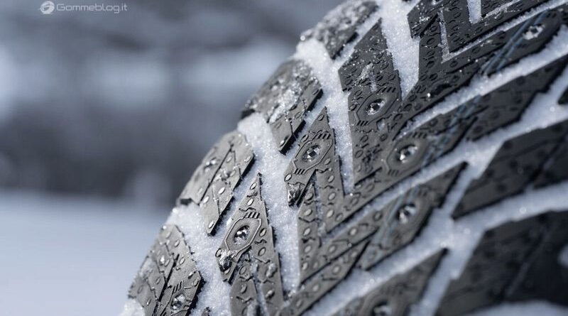 Nokian Hakkapeliitta 01: Ingegnoso pneumatico invernale con chiodi Retrattili Intelligenti