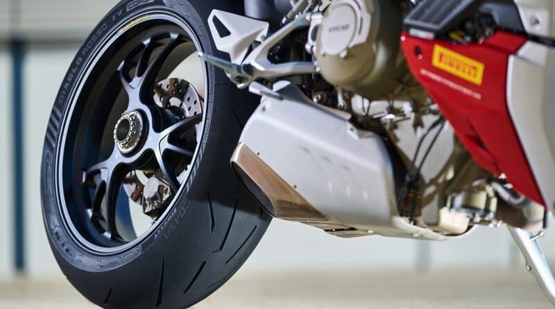 Pirelli Diablo Rosso IV Corsa 11