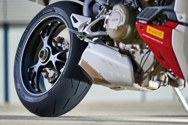Pirelli Diablo Rosso IV Corsa 11