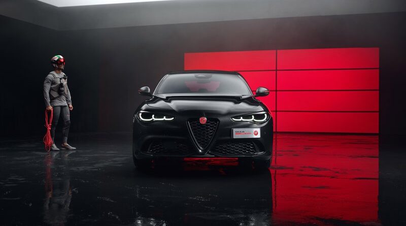 Alfa Romeo Giulia Edizione Luna Rossa vista frontale con logo rosso