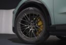 Pirelli P Zero R con marcatura Elect sul cerchio della Porsche Cayenne Electric